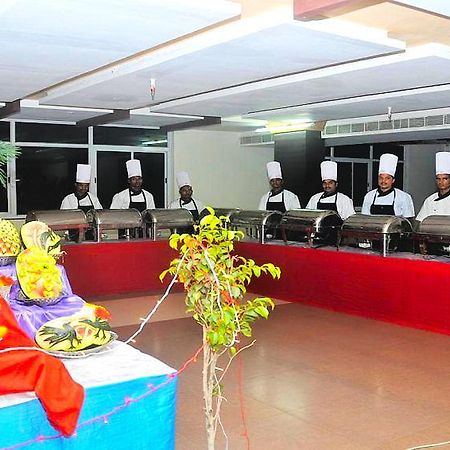 Hotel Central Park Ongole Kültér fotó